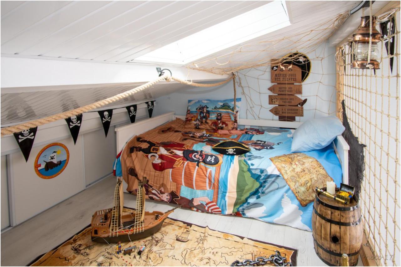 Le Pirate, un cocon insolite proche des plages,des grandes villes et de la BA721 Trizay Extérieur photo